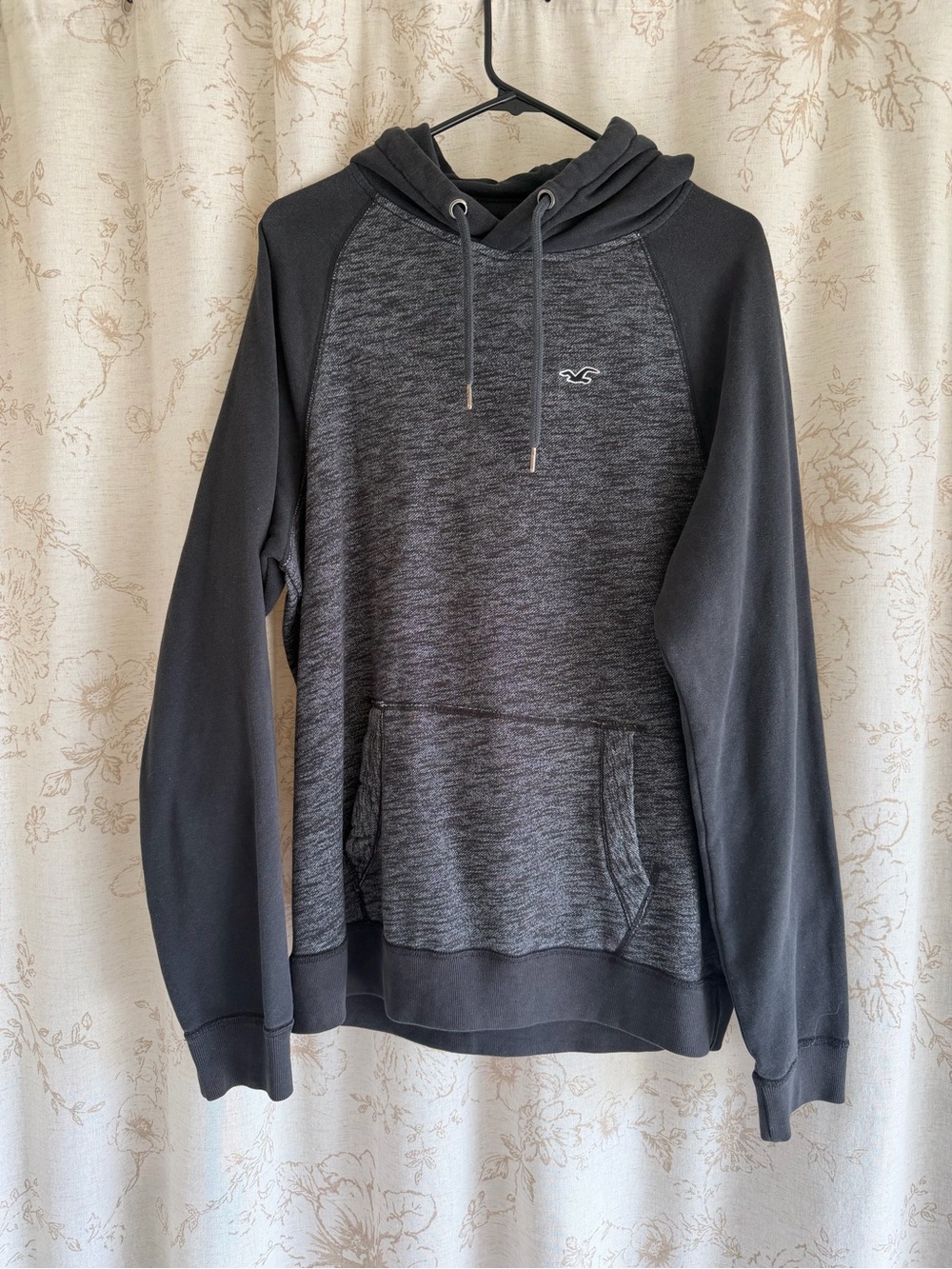 Hollister Men's Charcoal and Black Hooded Pullover Hoodie